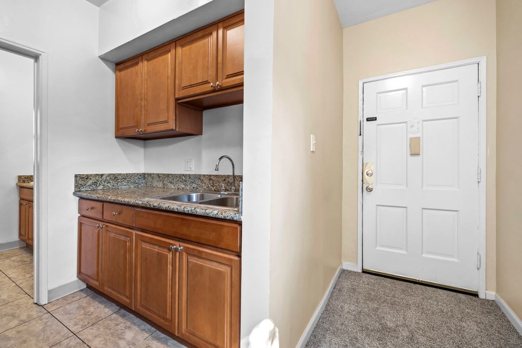 Photos and Video of Baldwin Manor and Windsor Manor Apartments in Los